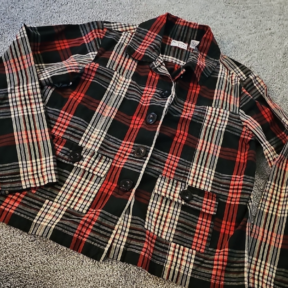 C2🔹️Stylish Plaid Shacket - Red and Black